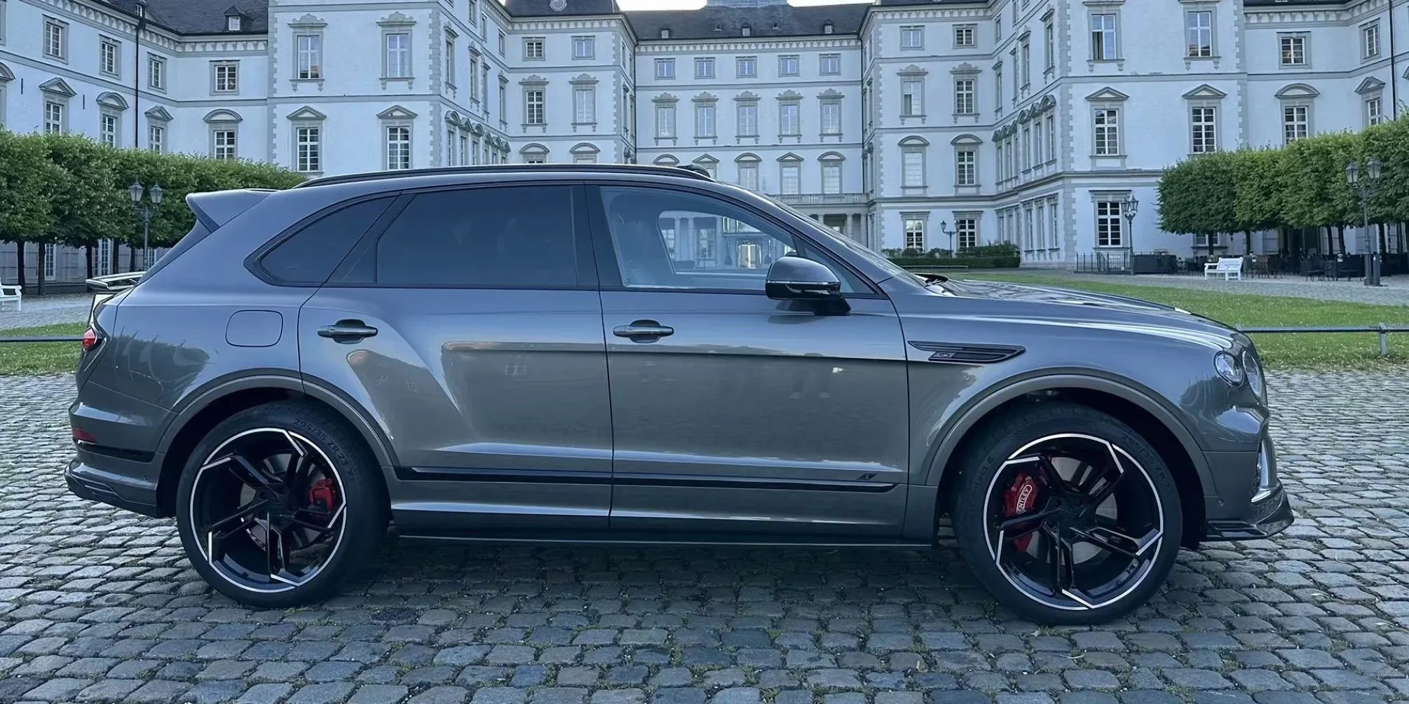 Bentley Bentayga Carbon Fiber Body Kit